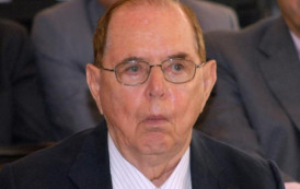 Camilo Cola passa necessidade e até com restrição de comida.