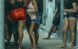 Puteirinhos e áreas de lazer. O dono fica com a grana e o povo 