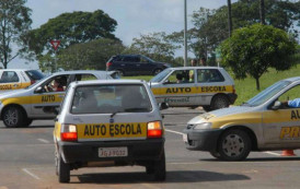 Projeto de lei que autoriza tirar CNH sem autoescola vai para análise