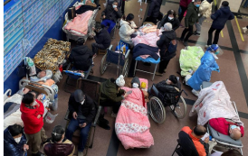 COVID na China, celulares na guerra, casas no Canadá e fuga de Tóquio