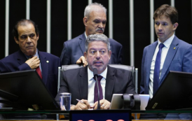 No jogo de alianças, Lira coordena a criação de novo superbloco 