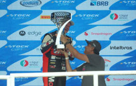 Ação beneficente promove leilão do Troféu dos Campeões assinado por pilotos da Stock Car
