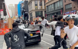 Influencer é detido por tumulto em NY depois de prometer PS5 de graça