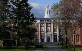 Para pressionar Harvard, Trump proíbe estrangeiros na faculdade