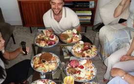 Tem gente transformando a sala de casa em cafeteria