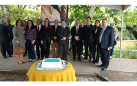 OAB-ES protesta com bolo de aniversário contra falta de juiz na Subseção de Guaçuí