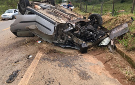 Acidente grave entre um veículo e uma moto na entrada do Engenho do Vovô - Pista da Rodovia 482.