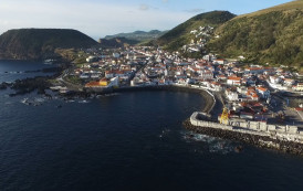 Pelo menos 1.200 pessoas fogem dos tremores de terra nos Açores.