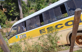 Micro ônibus escolar colide com veículo da Secretaria de Saúde de Caparaó-MG