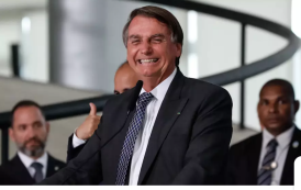 Bolsonaro assina lei que torna permanente o Auxílio Brasil no valor mínimo de R$400