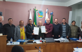 Prefeito Silvestre recebe Moções na Câmara Municipal de Varre-Sai