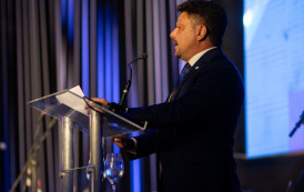 Noite de premiação da Ases é marcada por homenagem a Luiz Coutinho e posse de nova diretoria