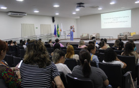 Profissionais da educação participam de palestra sobre atendimento a pessoas com autismo em Santa Teresa