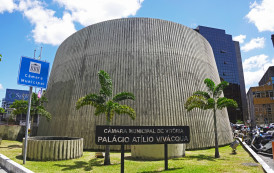 Projeto que cria oportunidades via Curso de Gastronomia recebe homenagem na Câmara Municipal de Vitória