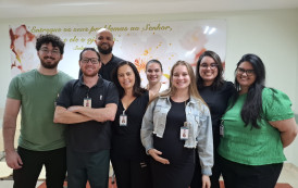 Equipe de farmácia do HEVV recebe certificado em congresso capixaba