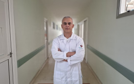 Sugestão de pauta: Oftalmologista do HEVV alerta sobre doença causada por coçar os olhos