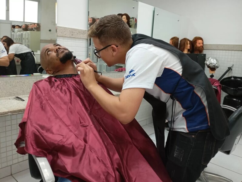 Senac-ES faz corte masculino gratuito em cabelos de noivos para casamento comunitário em Cachoeiro de Itapemirim Senac-ES faz corte masculino gratuito em cabelos de noivos para casamento comunitário em Cachoeiro de Itapemirim