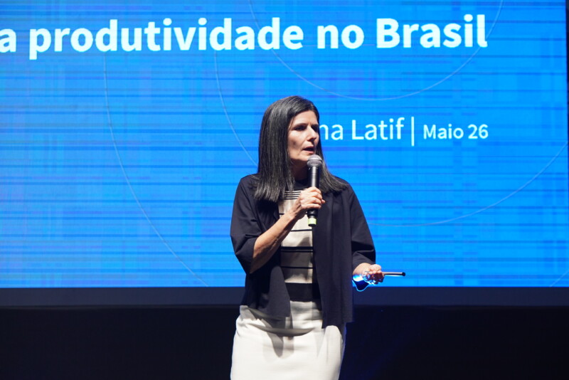 “O ajuste fiscal é o alicerce e a base para políticas mais eficazes”, afirma economista Zeina Latif “O ajuste fiscal é o alicerce e a base para políticas mais eficazes”, afirma economista Zeina Latif