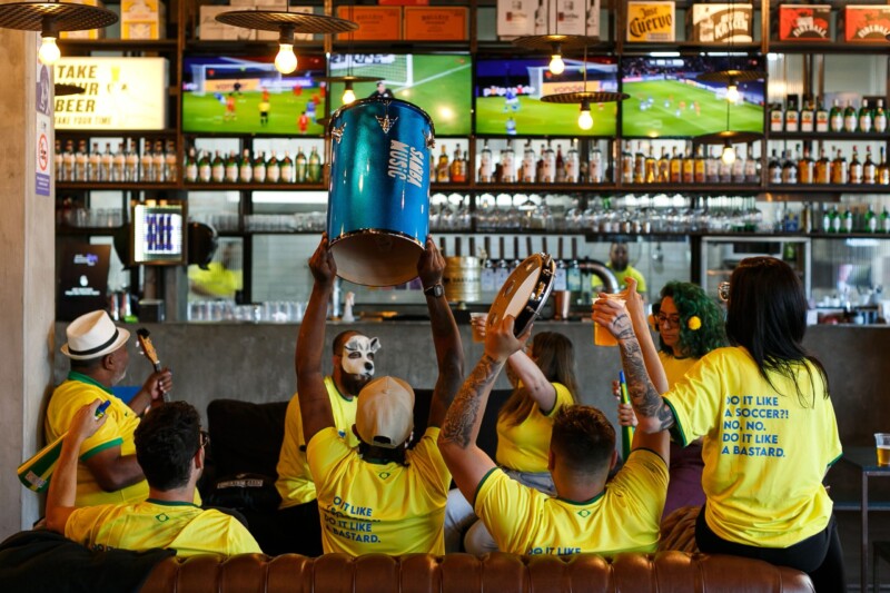 Torcida até o apito final pode custar horas de sono durante a Copa Torcida até o apito final pode custar horas de sono durante a Copa