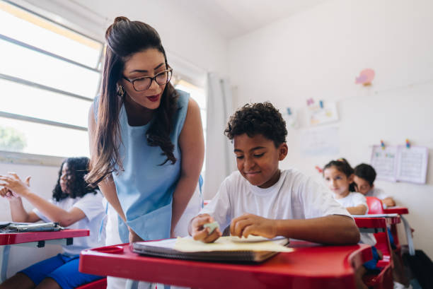 Com 2,4 milhões de docentes no país, reta final do semestre expõe sobrecarga além da sala de aula Com 2,4 milhões de docentes no país, reta final do semestre expõe sobrecarga além da sala de aula