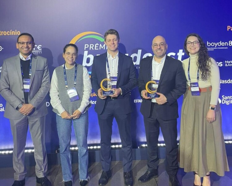 Sicredi e Sicredi Asset ficam entre os primeiros colocados no Prêmio Broadcast Projeções Top Geral Sicredi e Sicredi Asset ficam entre os primeiros colocados no Prêmio Broadcast Projeções Top Geral
