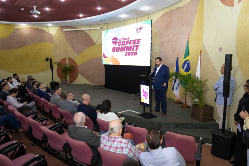 Evento internacional: Vitória Coffee Summit 2026 confirma palestrantes da Colômbia e Vietnã para debater o café no Cais das Artes Evento internacional: Vitória Coffee Summit 2026 confirma palestrantes da Colômbia e Vietnã para debater o café no Cais das Artes