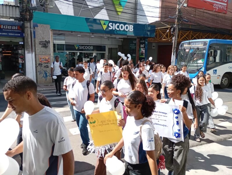 Caminhada pela paz mobiliza alunos do Senac-ES no centro de Cachoeiro de Itapemirim Caminhada pela paz mobiliza alunos do Senac-ES no centro de Cachoeiro de Itapemirim