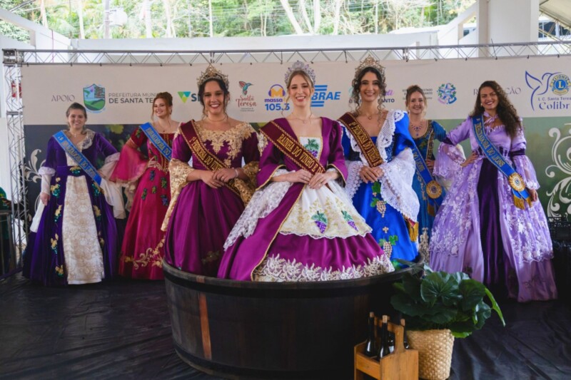 Festa do Vinho e da Uva lança rótulo histórico e terá meia tonelada de uvas e 250 litros de suco gratuito Festa do Vinho e da Uva lança rótulo histórico e terá meia tonelada de uvas e 250 litros de suco gratuito