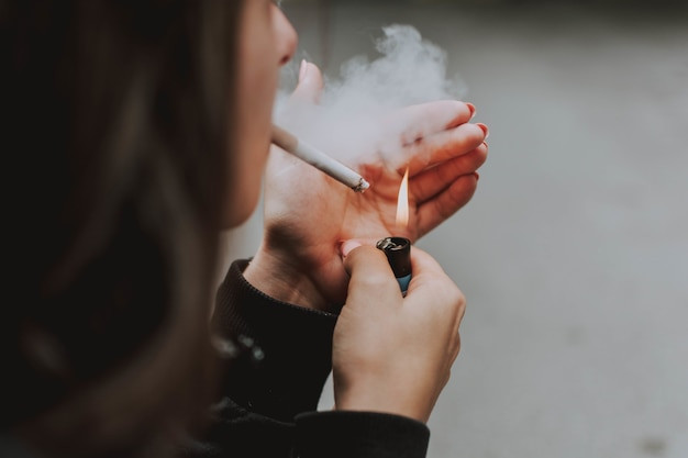 Fumar apenas nos fins de semana também ameaça os pulmões, alerta especialista Fumar apenas nos fins de semana também ameaça os pulmões, alerta especialista